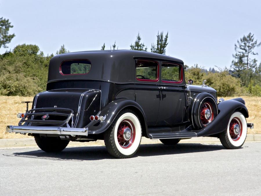  Pierce-Arrow Twelve Club Sedan 1933 года  (фото 5 из 5)